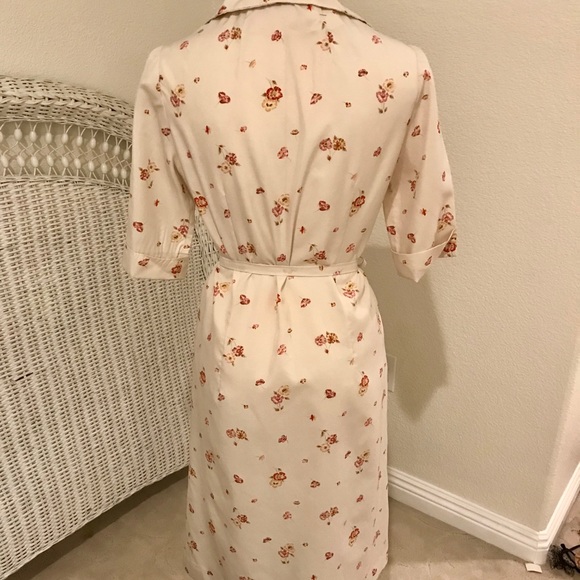 Cream light weight dress - Picture 3 of 5